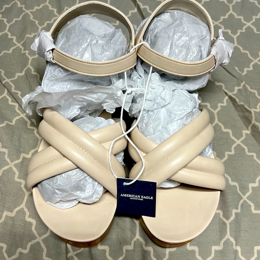 AE CROSSOVER PADDED WEDGE
SANDAL